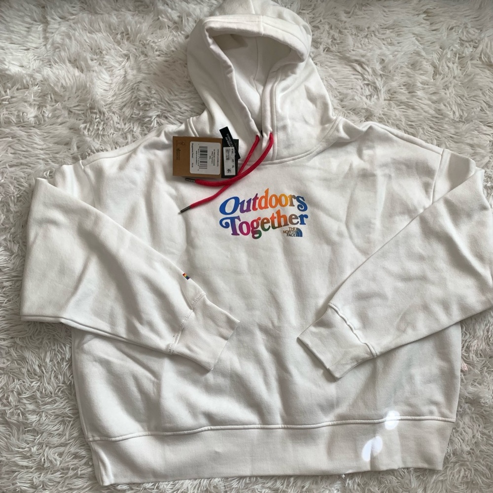The North Face White Hooded Sweatshirt - Picture 9 of 9